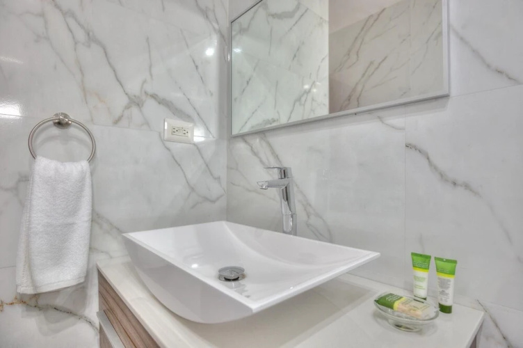 Feel the Ocean Breeze From This Alluring Beachfront Apartment - D302