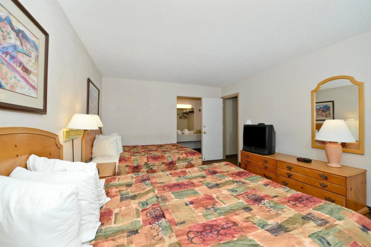 Rodeway Inn & Suites