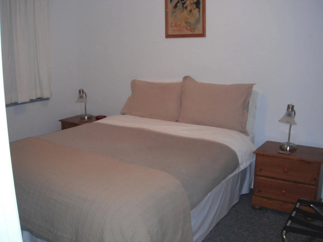 Crescent Motel