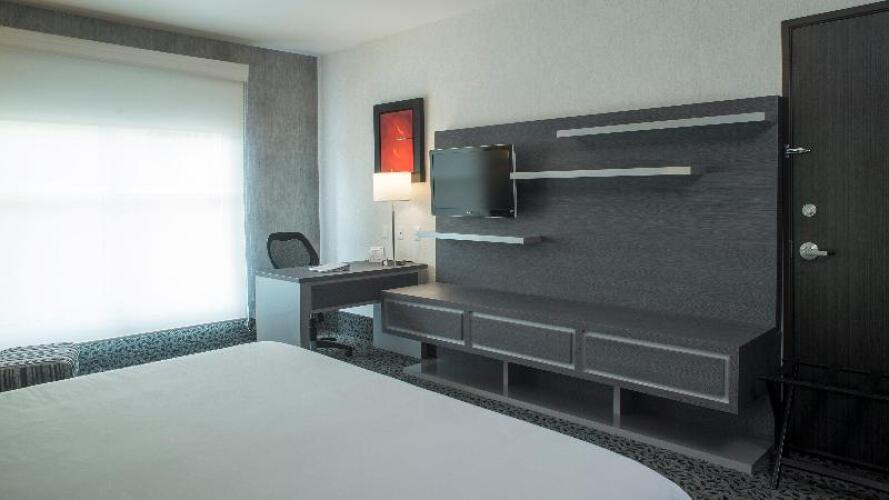Holiday Inn Express & Suites Queretaro Over view