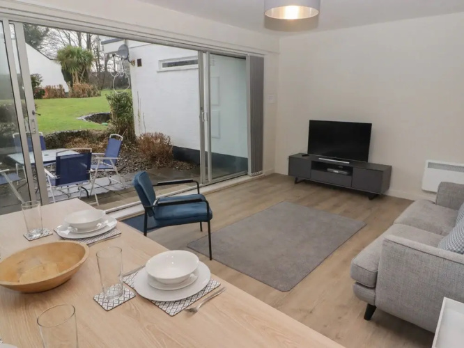 23 Coedrath Park