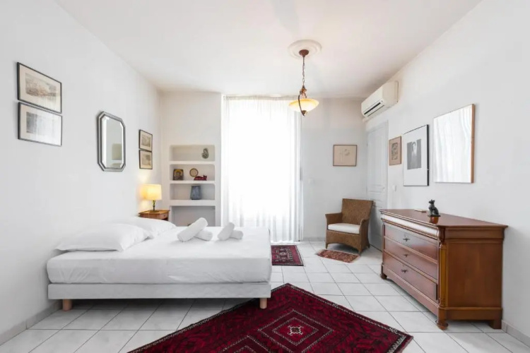 Large 2 Bdrs Downtown - 6 pax & AC