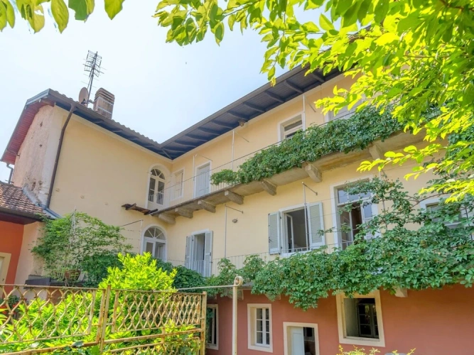 Apartment with balcony