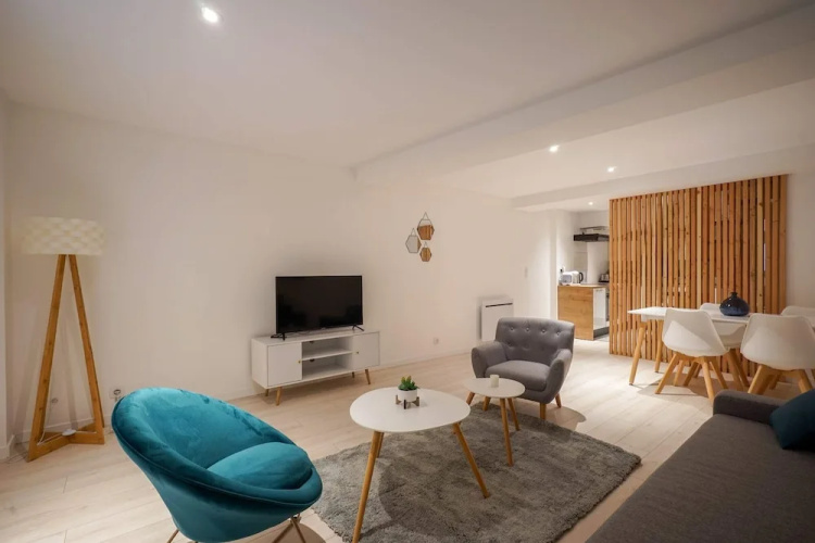 Modern flat in historic center by GuestReady