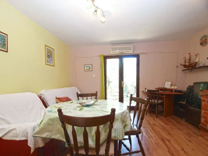 Apartment 949