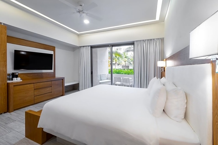 Deluxe Twin room with garden view