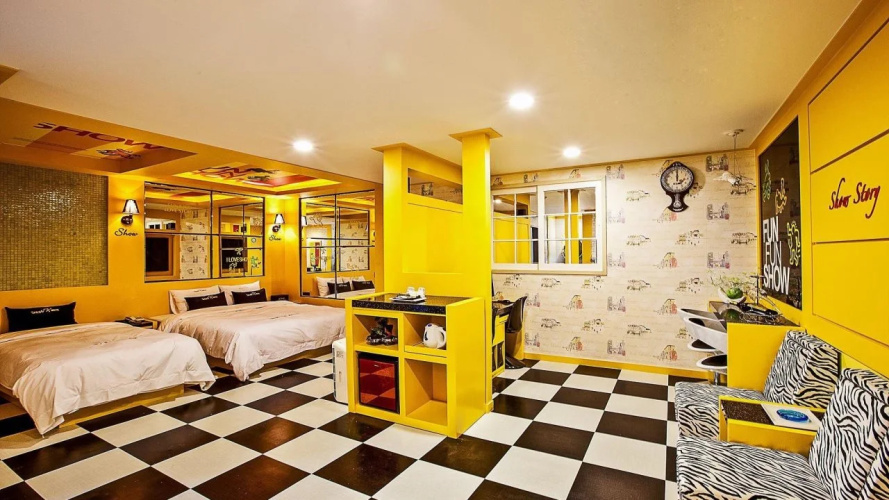 Show Hotel