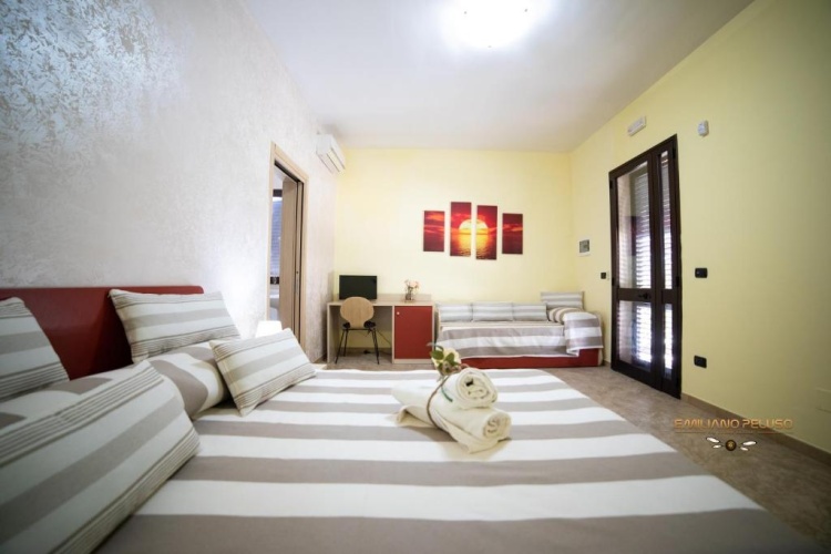 Standard Triple room with garden view