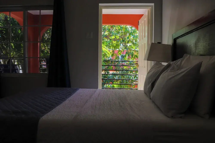 Paradise On The Rocks Hotel