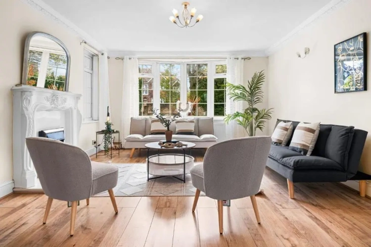 5 Bedrooms Cottage