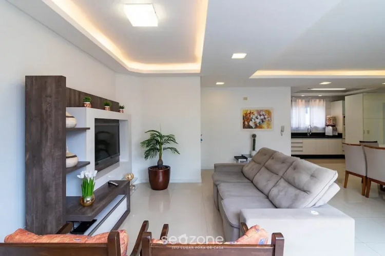 Apt w/ 3BR & BBQ 350m From the Beach Lam0601