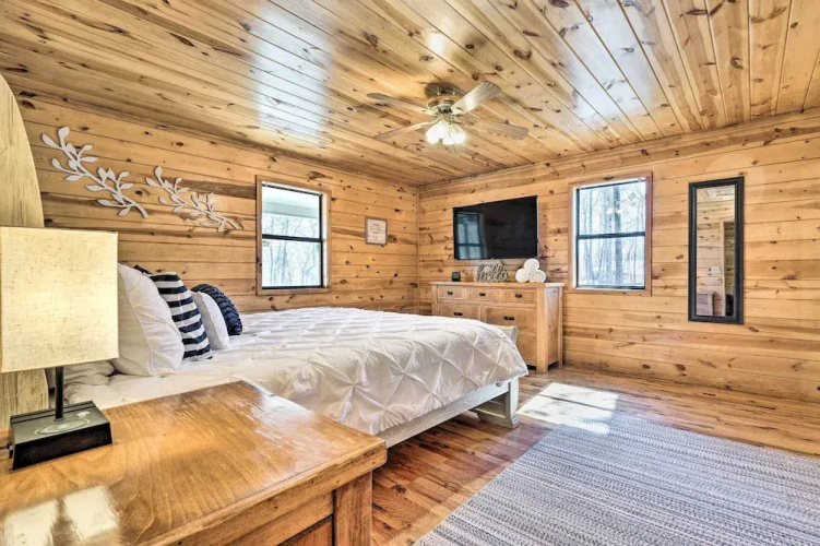 Broken Bow Getaway: Hot Tub, Grill & Fire Pit