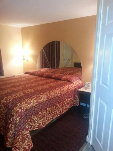 Deluxe Inn