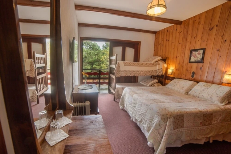Deluxe Quadruple room with balcony