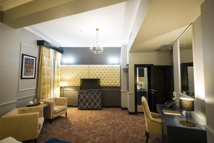 Peninsula Boutique Hotel