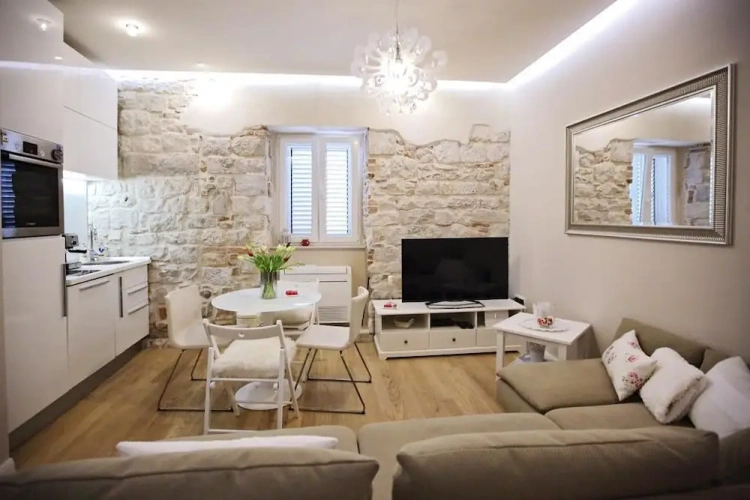 2 Bedrooms Apartment