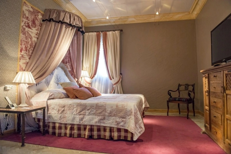 Hotel Chateau Pago De Cirsus