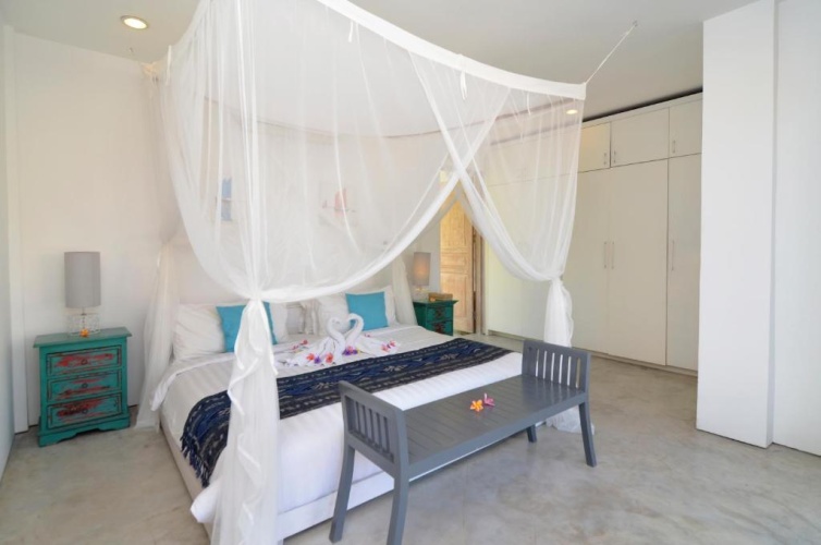 "stunning 4 Bedrooms Private Pool Villa in Canggu"