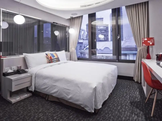 Standard Double room with city view