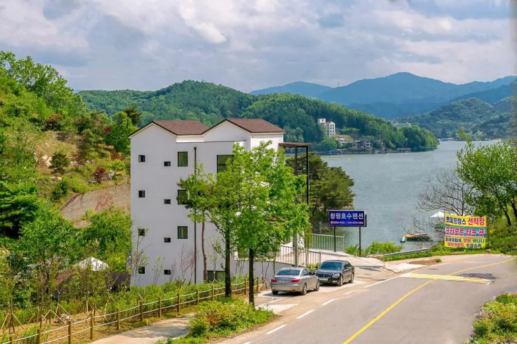 Lake bay Pension