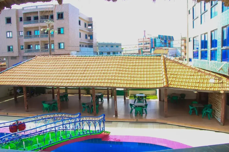 New green Horse Hotel