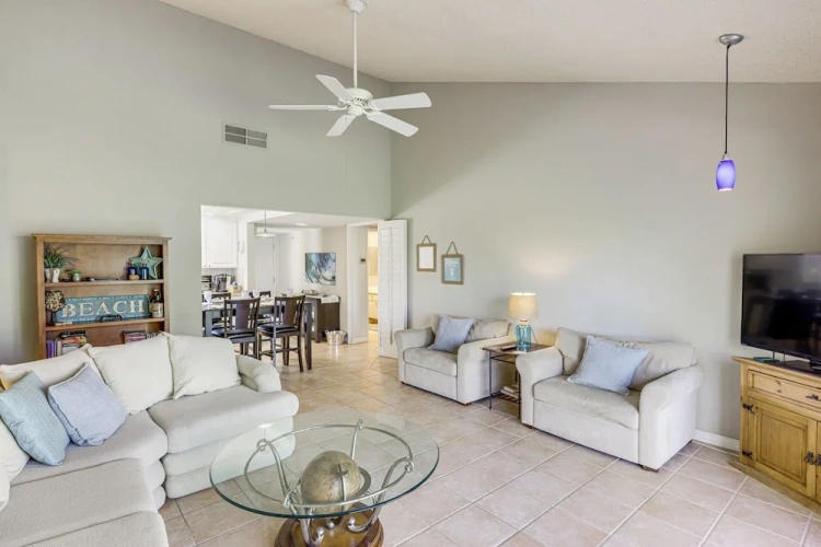 Golf & Swim: Country Club Condo in Palm Desert