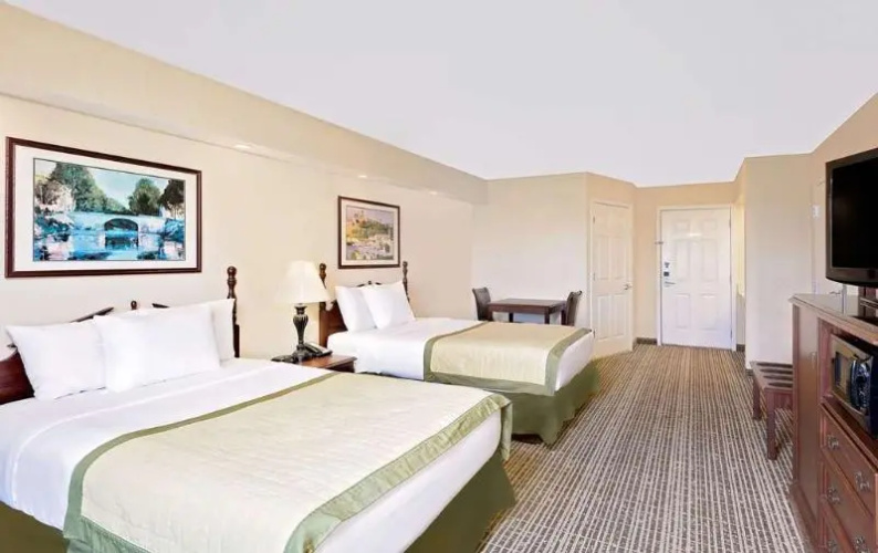 Baymont Inn & Suites Georgetown/Near Georgetown Marina
