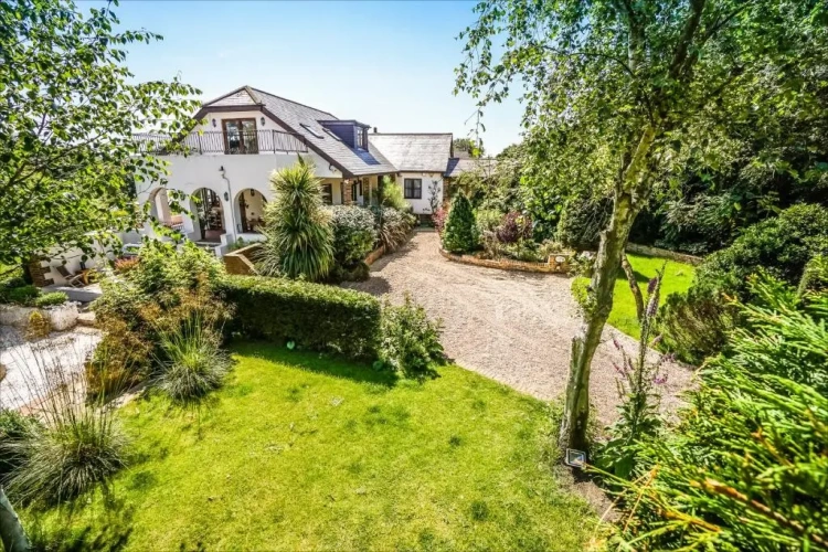 2 Bedrooms Cottage