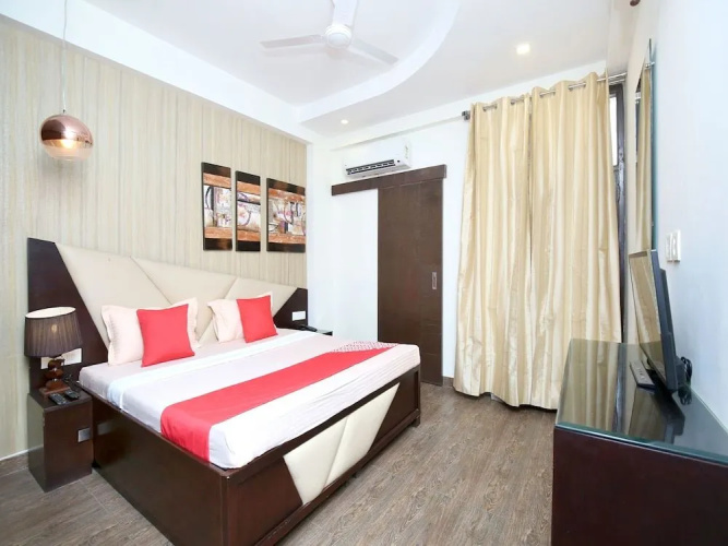 OYO 14186 Royal lake suites