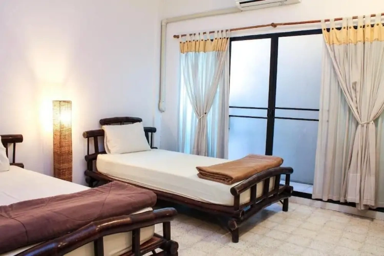 Superior A/C Twin room with balcony and with partial view