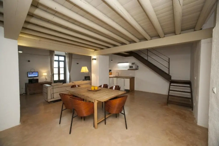 3 Bedrooms Apartment