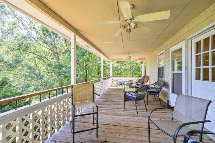 Lakefront Cottage w/ Private Hot Tub!