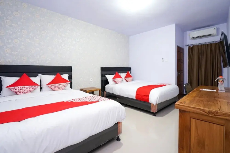 OYO 496 Eston House