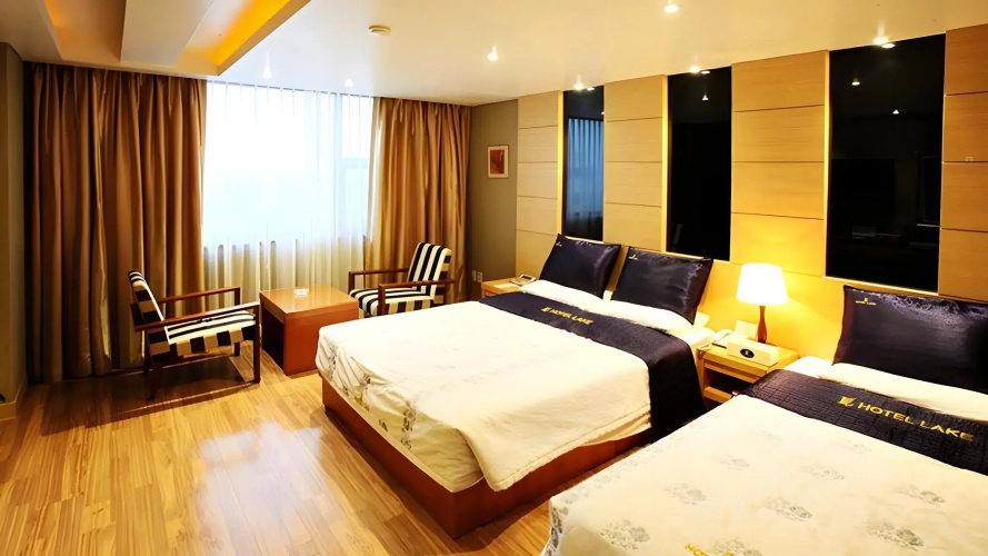 Hotel Lake