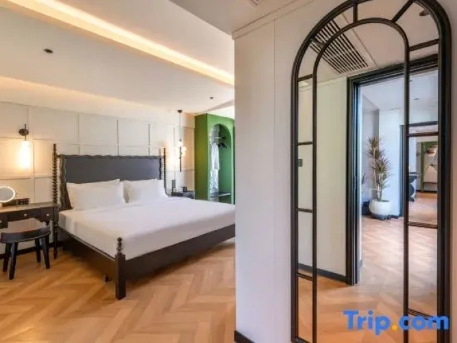 2 Bedrooms Family Suite with mountain view