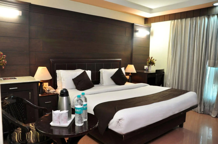Foxoso Taj View Hotel