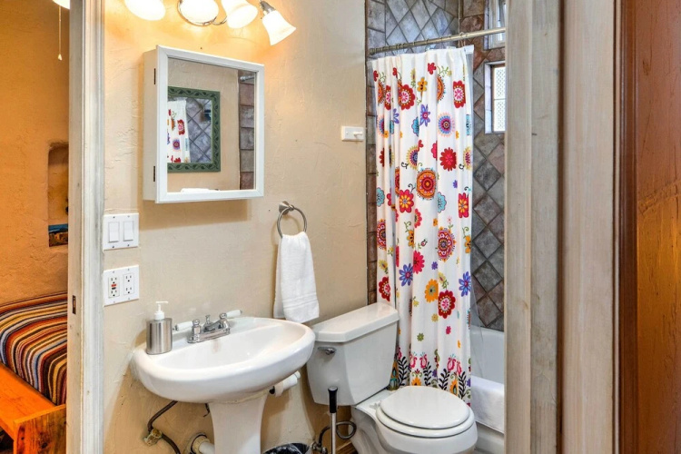 Authentic Adobe Abode < 1 Mile to Sante Fe Plaza!