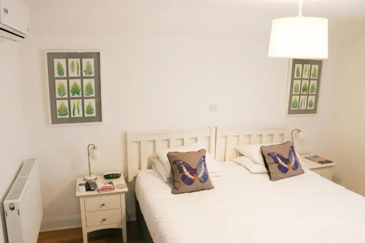 The Queens Head Hotel