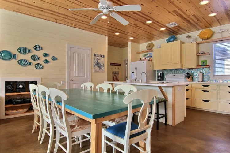 4 Bedrooms Cottage