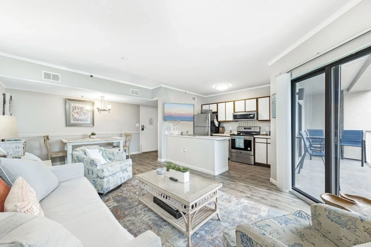 2 Bedrooms Standard Family room with balcony and beachfront