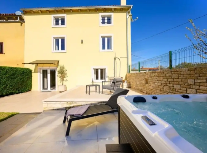 3 Bedrooms Cottage