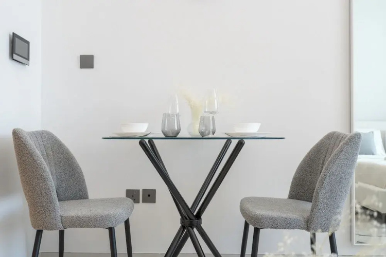 TOP Location | Work and Chill near Miracle Garden