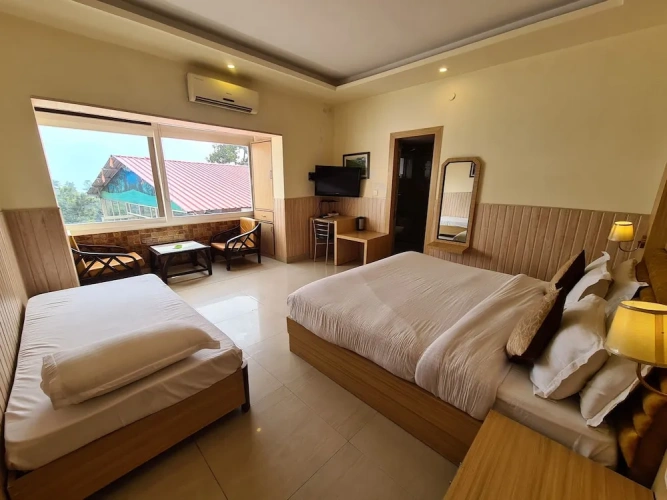 Deluxe Triple room with balcony