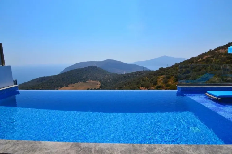 2 Bedrooms Villa