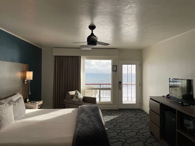 Standard Double room with lake view