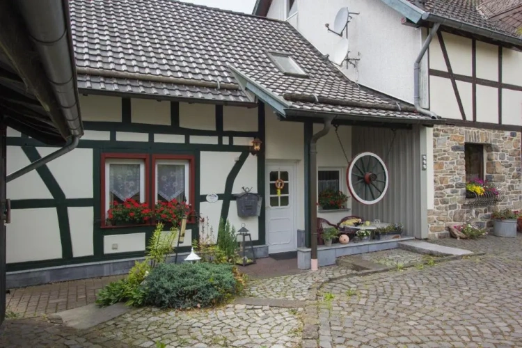 3 Bedrooms Cottage