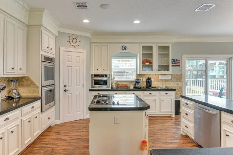 Steps to Surfside Beach: Large Group Gulf Retreat