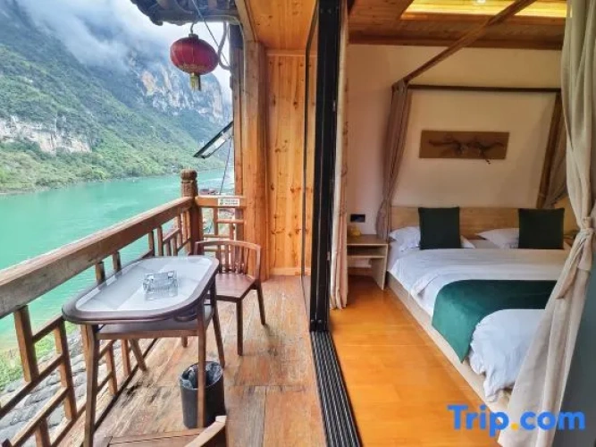 Standard Twin room with river view