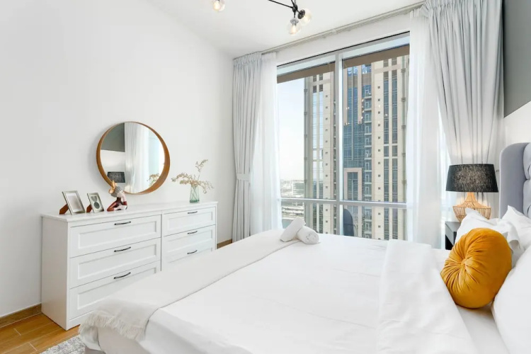 Whitesage - Fabulous Canal Views from This Waterfront Luxe Apt
