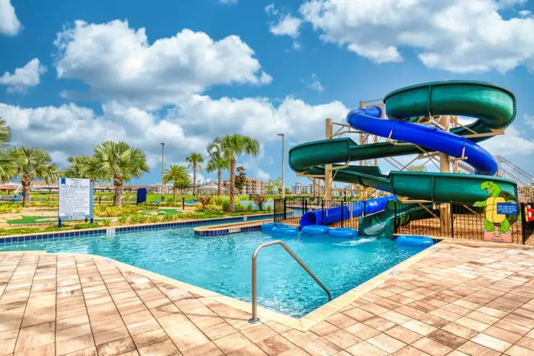 Spacious 4BR Townhome With Pool at Storey Lake
